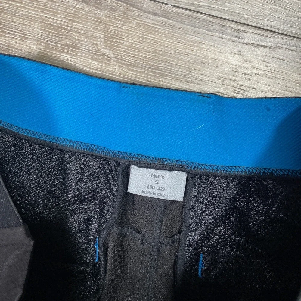 Amazon Black Cargo Shorts for Men - Picture 3 of 10
